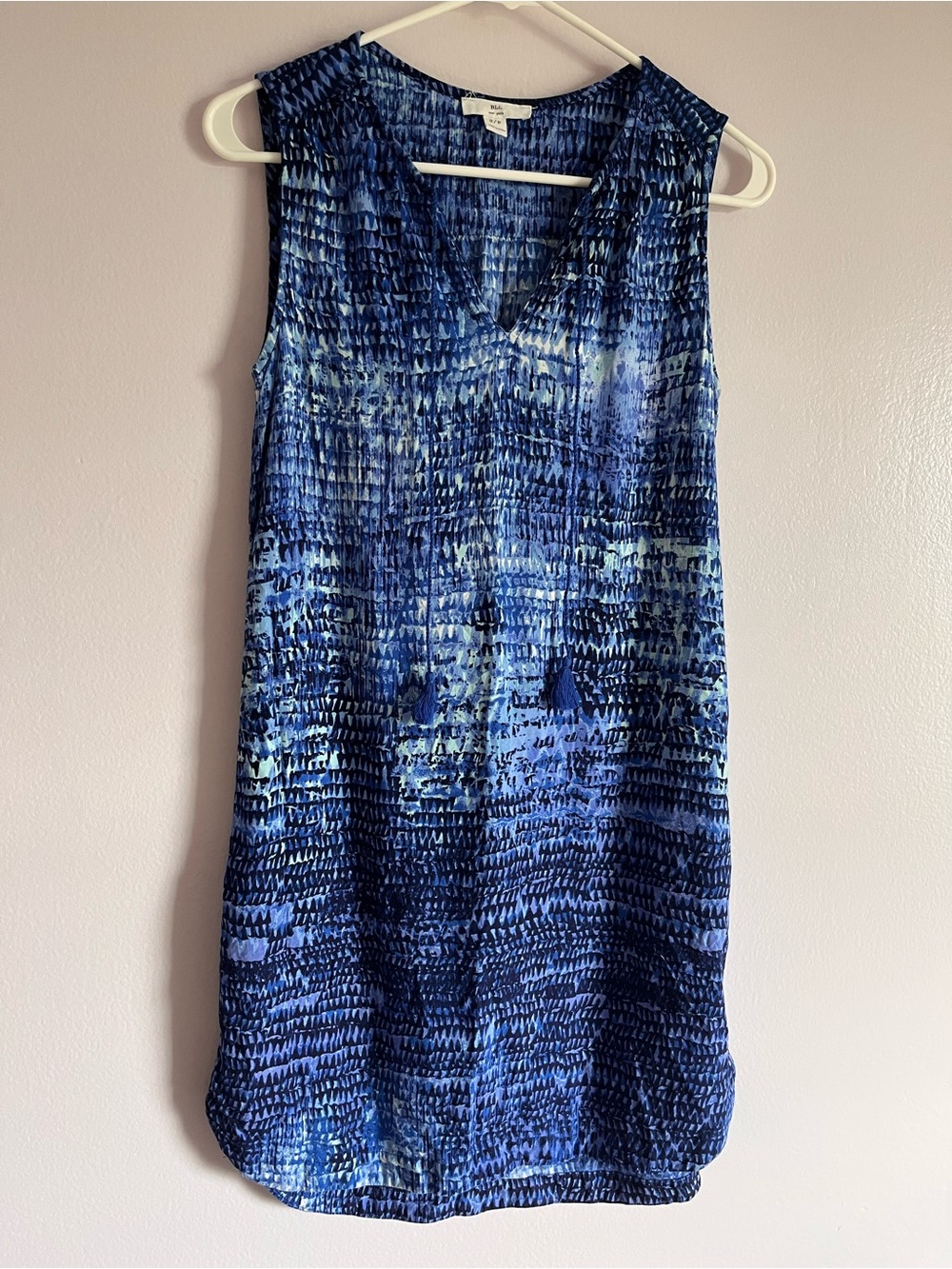 BLL New York Sleeveless V-Neck Midi Dress in Navy Blue Print